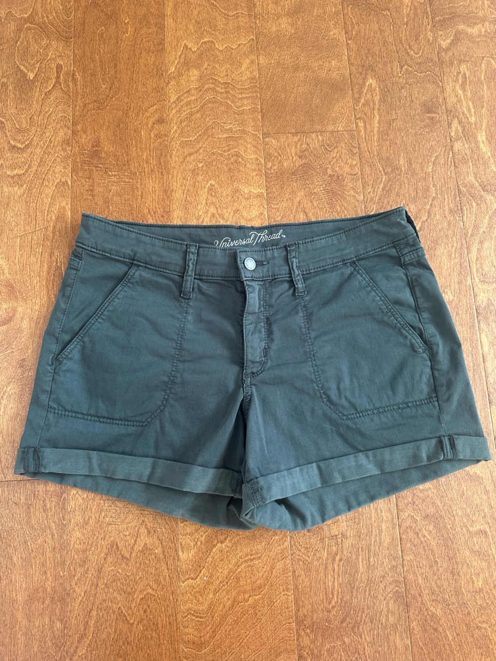 Universal Thread Women's Dark Green Cargo Shorts NWOT